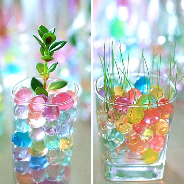 Brincar com bolinhas de gel coloridas - Water Beads