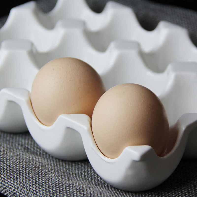 Porta-ovos branco em cerâmica